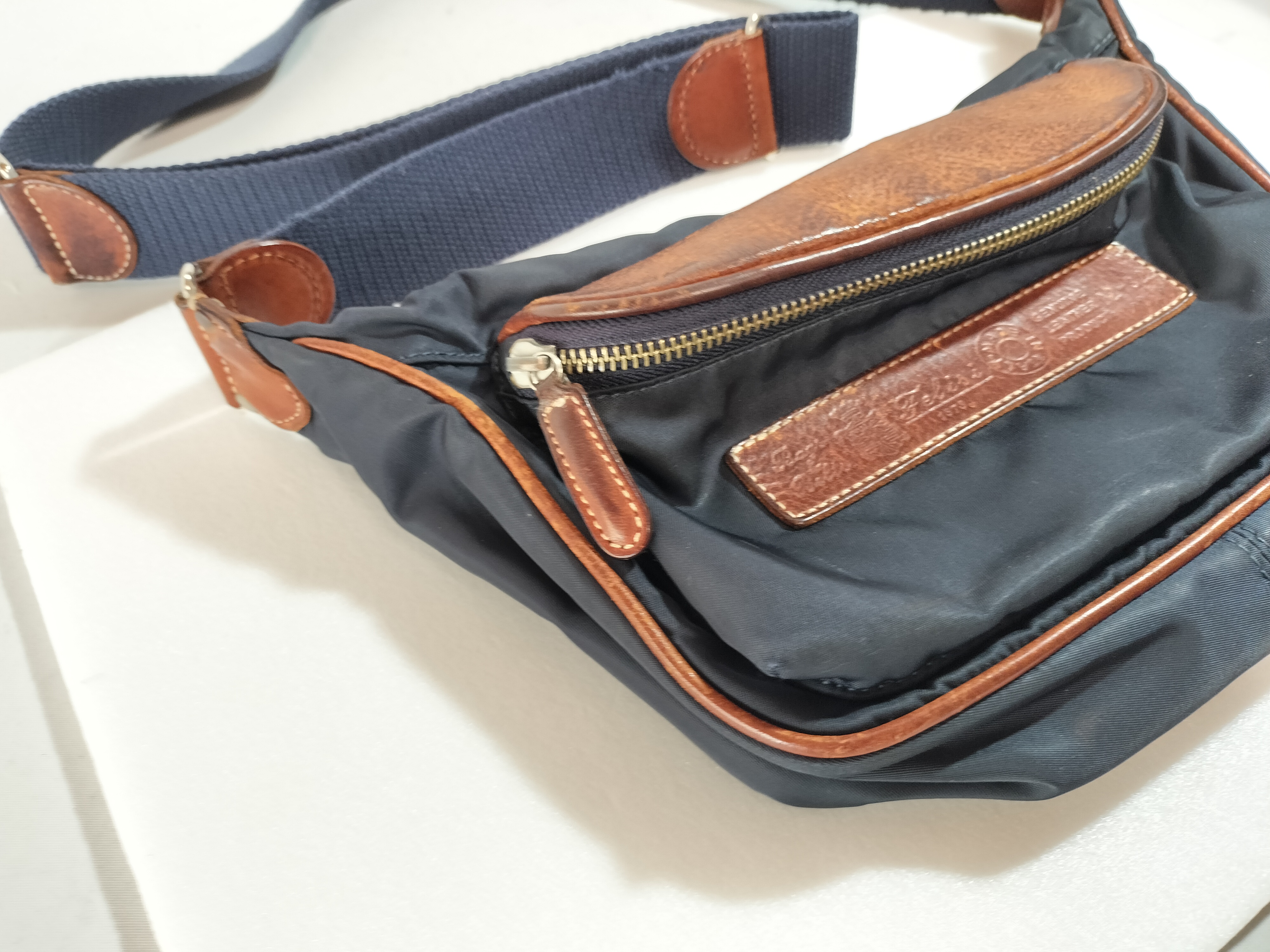 Felisi　ボディバッグ　パイピング切れ　修理　