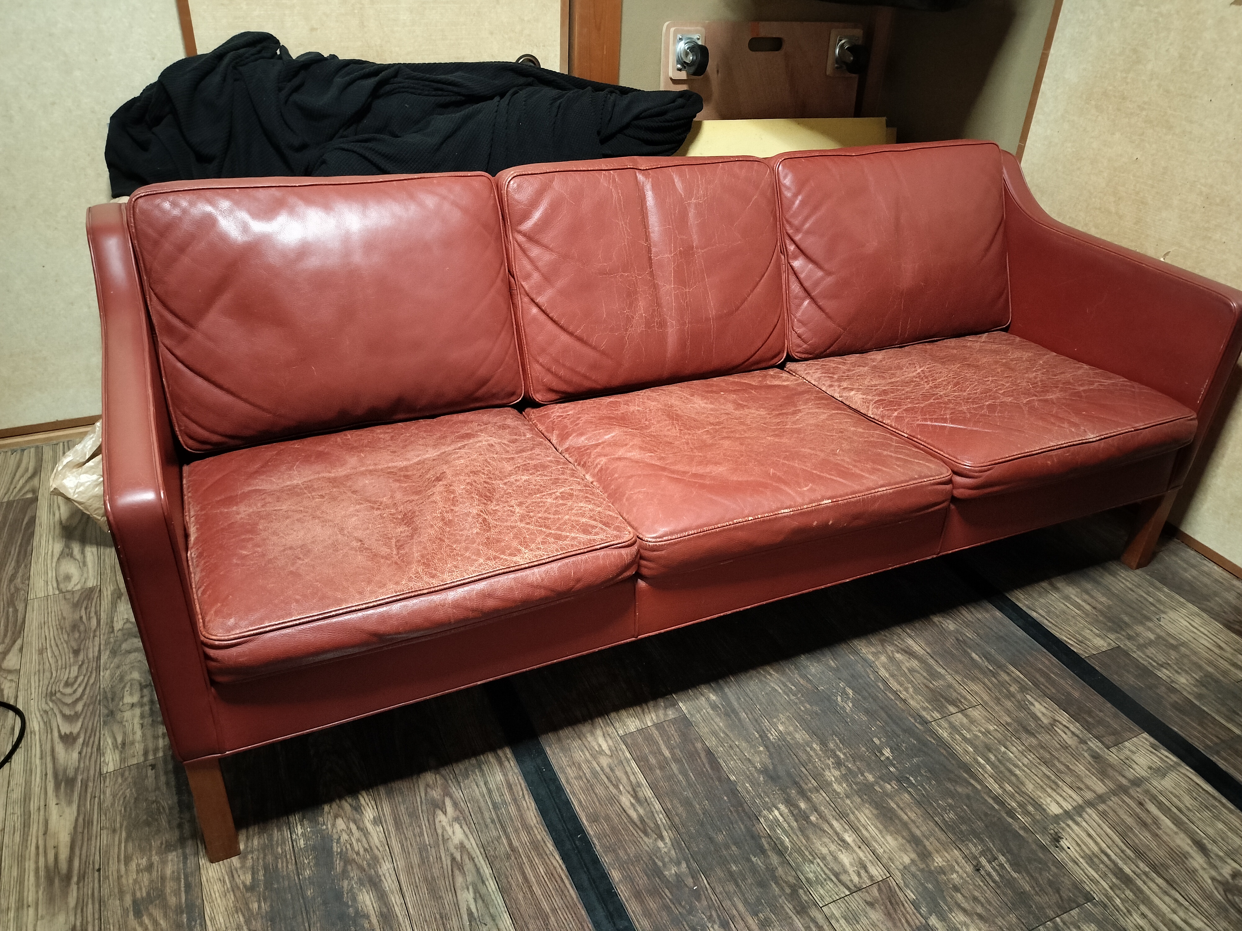 ソファ　素敵なワインで　リカラー