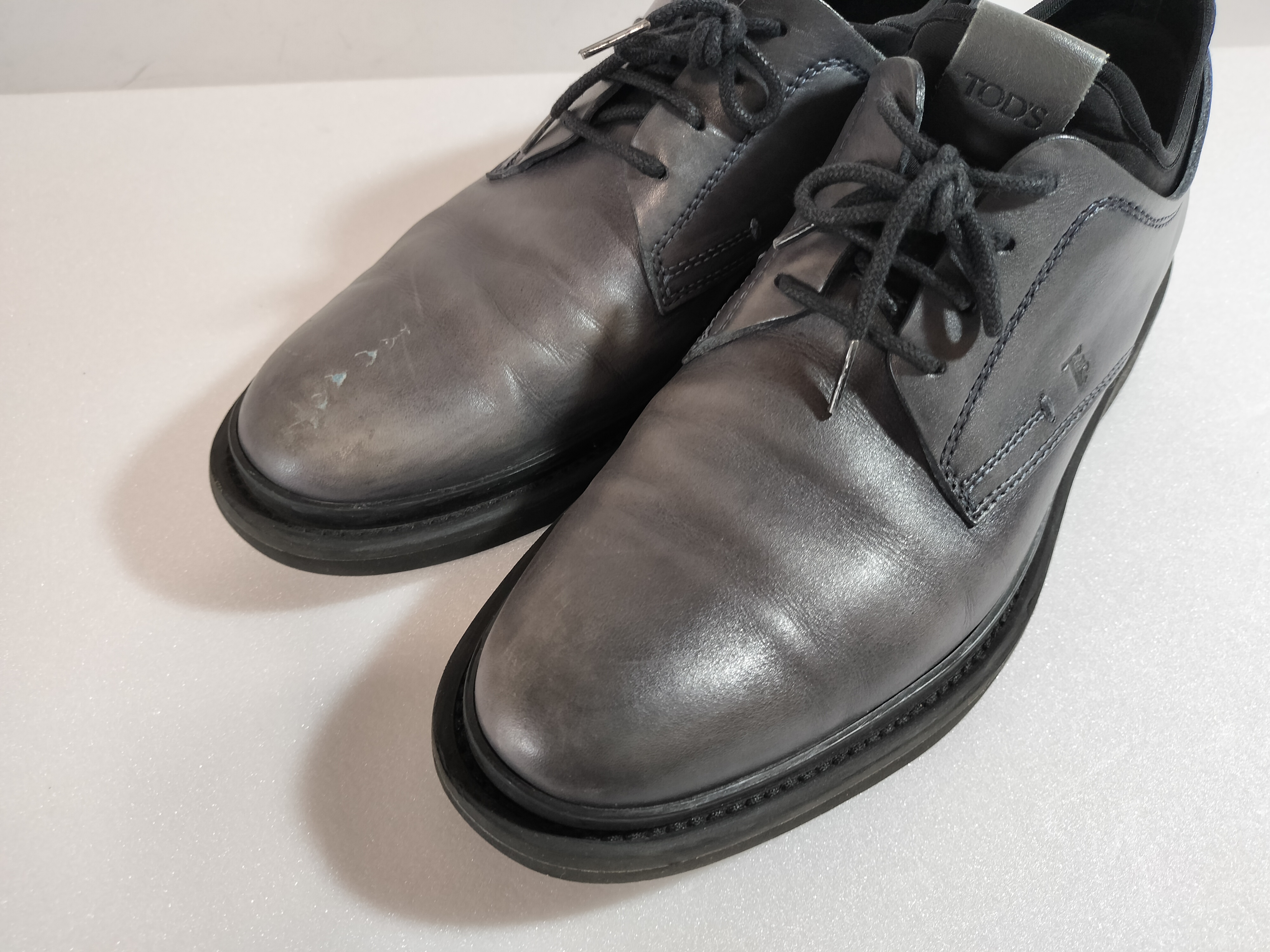 靴の爪先修理　ひっかき傷   tod’s