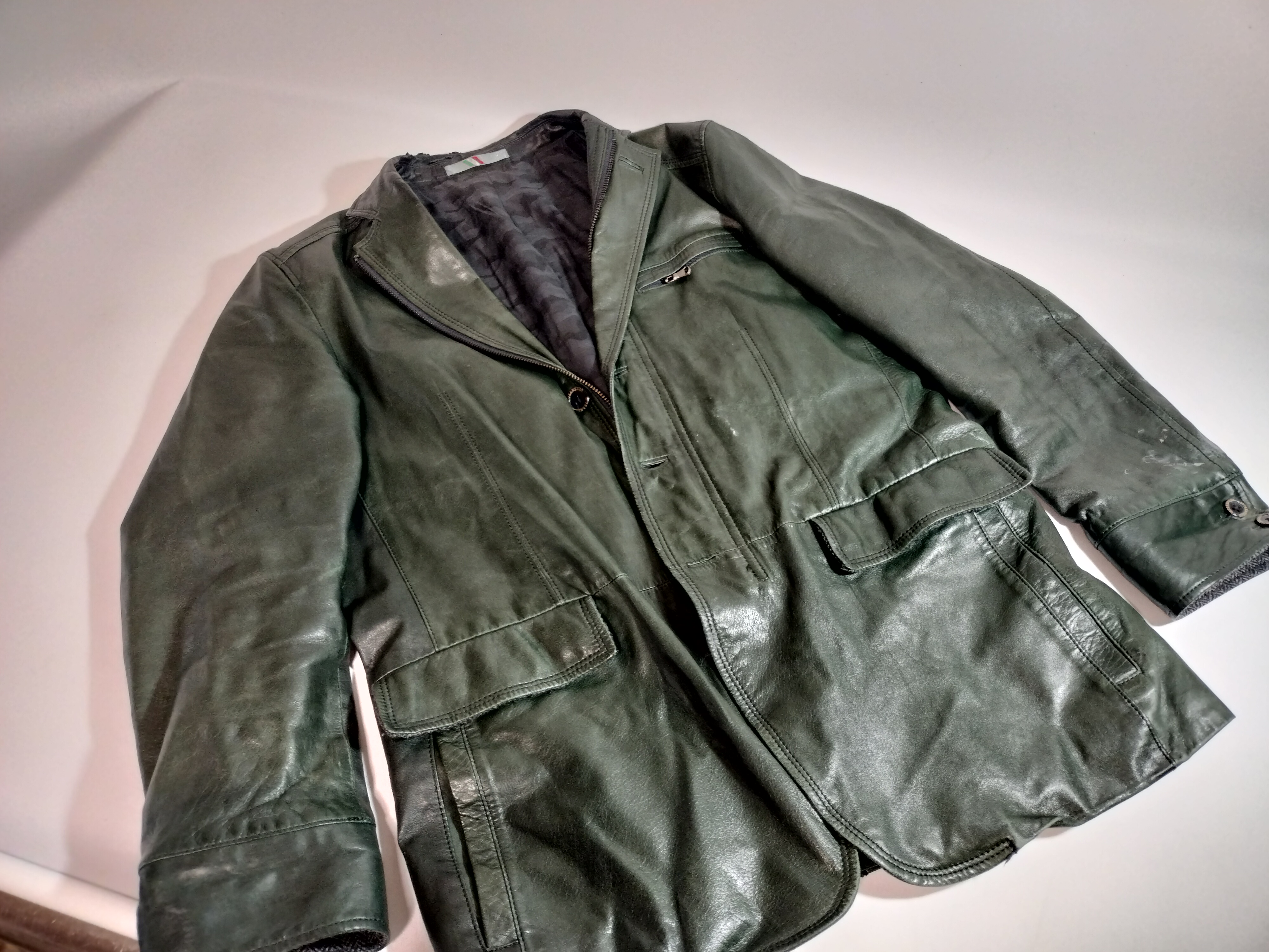 お気に入り革ジャケットとバッグ　破れの張替え修理