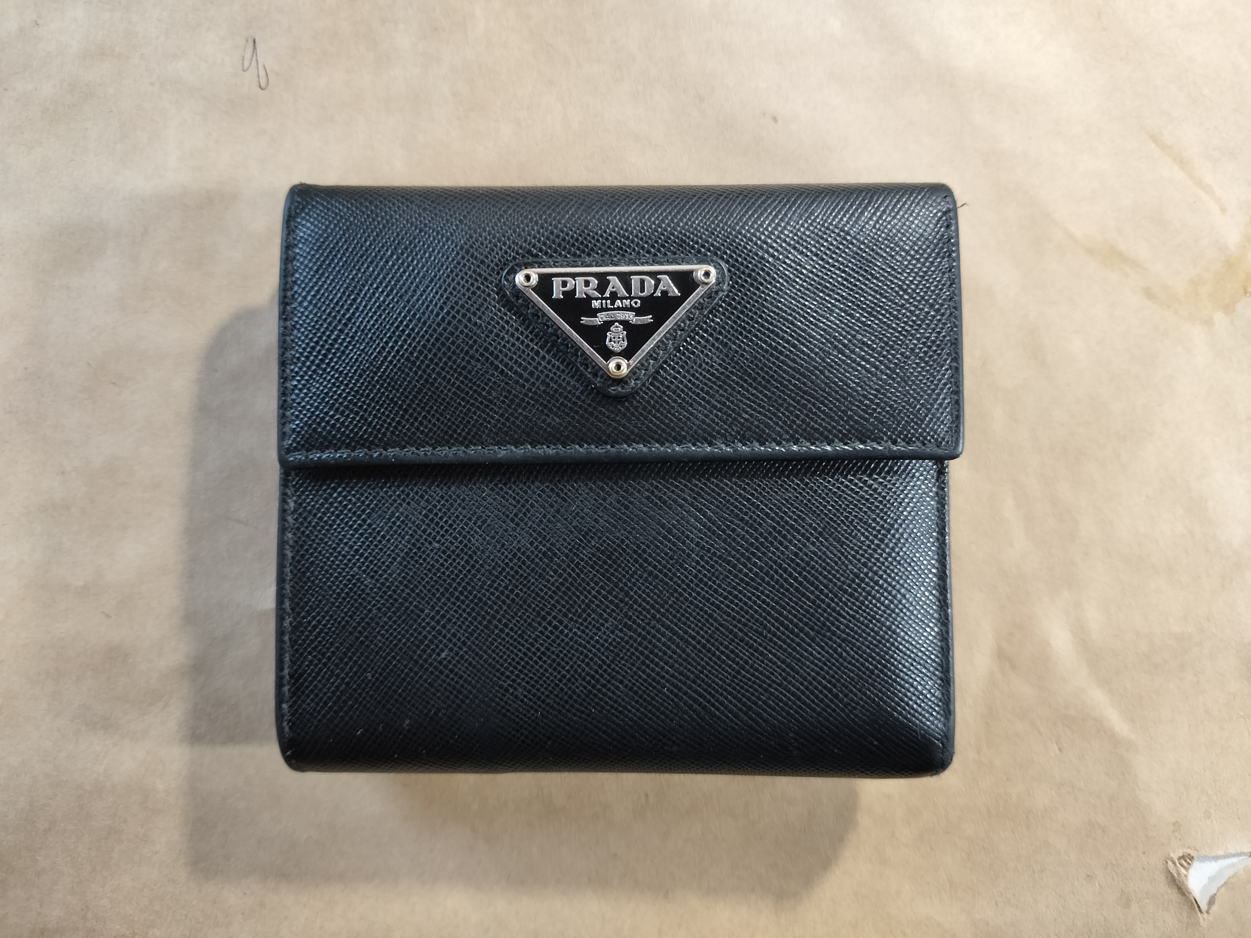 PRADA　財布のマチの修理